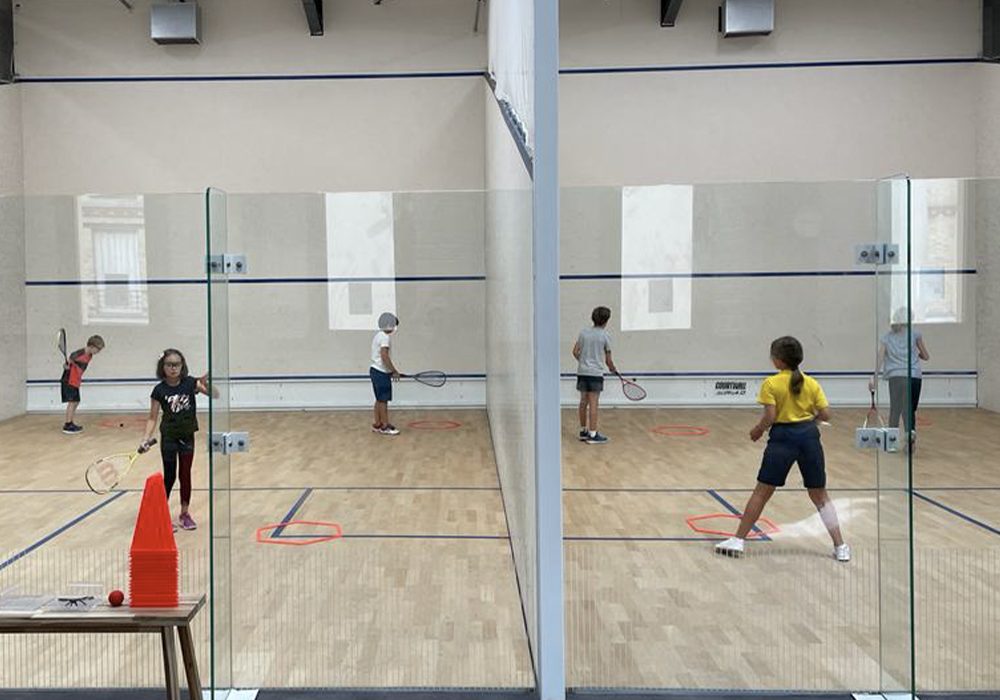 Stage multi-activités, session de squash